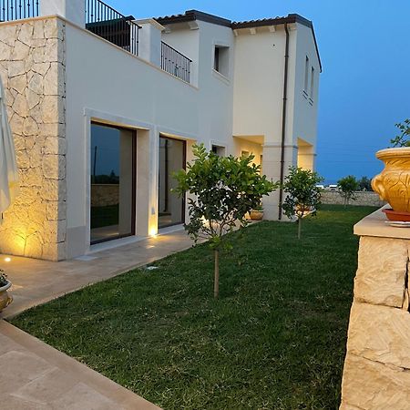 Villa Carmiano Luxury Bedrooms In Avola In The Province Of Syracuse With Spa And Swimming Pool And Wonderful Seaview المظهر الخارجي الصورة