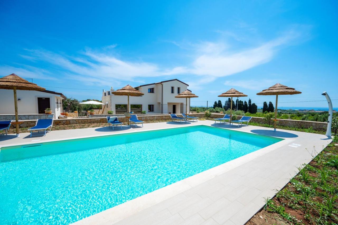 Villa Carmiano Luxury Bedrooms In Avola In The Province Of Syracuse With Spa And Swimming Pool And Wonderful Seaview المظهر الخارجي الصورة