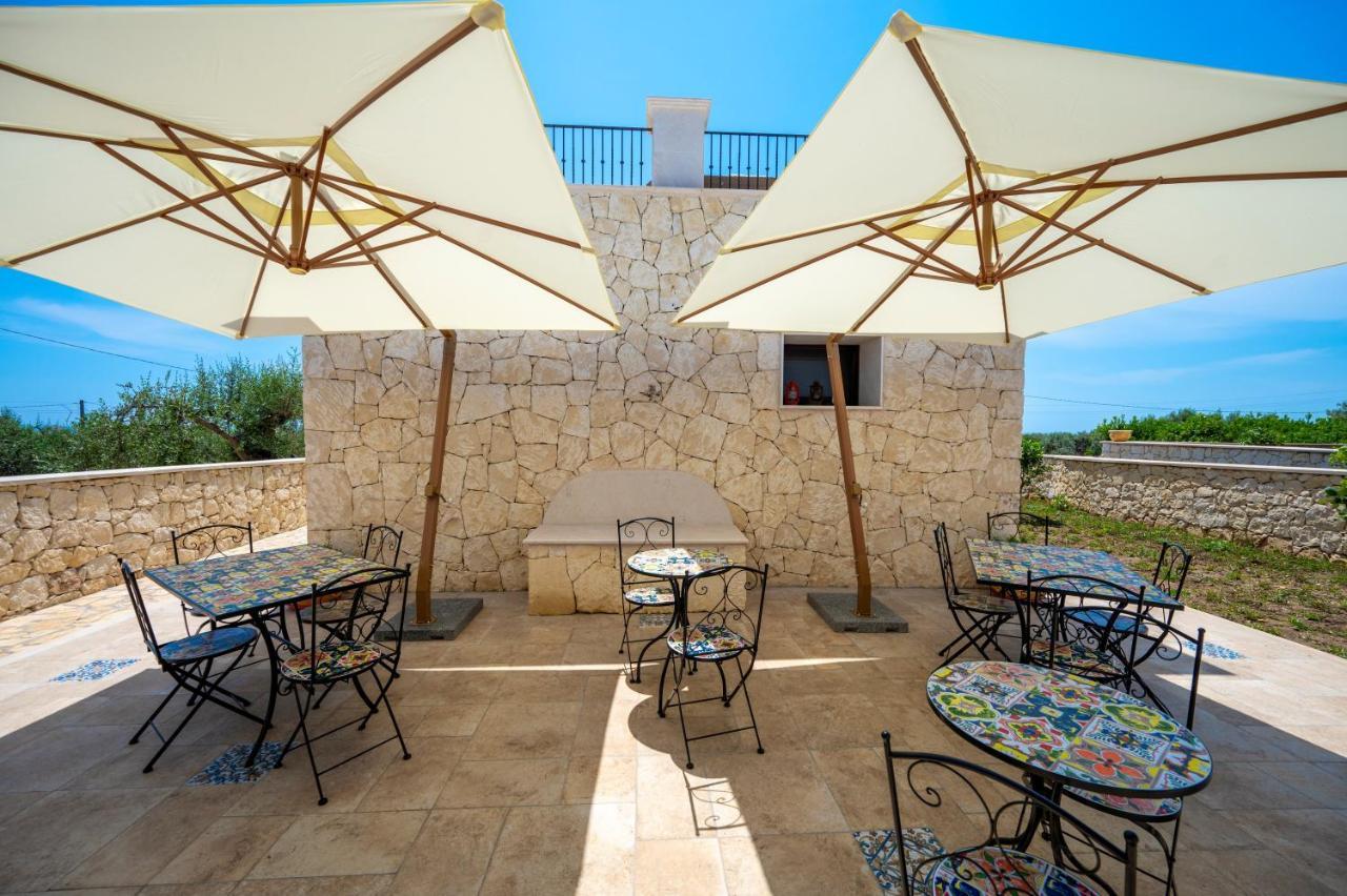 Villa Carmiano Luxury Bedrooms In Avola In The Province Of Syracuse With Spa And Swimming Pool And Wonderful Seaview المظهر الخارجي الصورة
