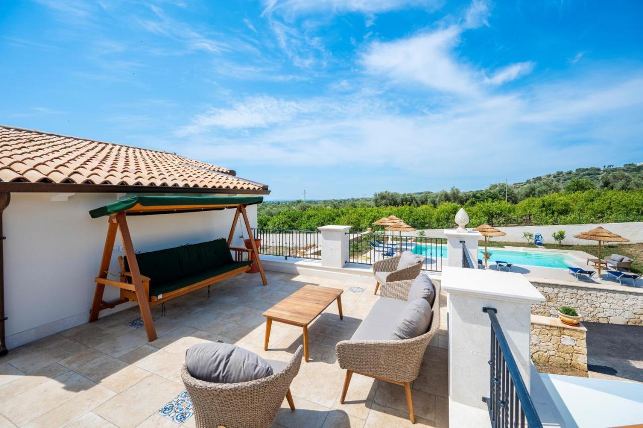 Villa Carmiano Luxury Bedrooms In Avola In The Province Of Syracuse With Spa And Swimming Pool And Wonderful Seaview المظهر الخارجي الصورة