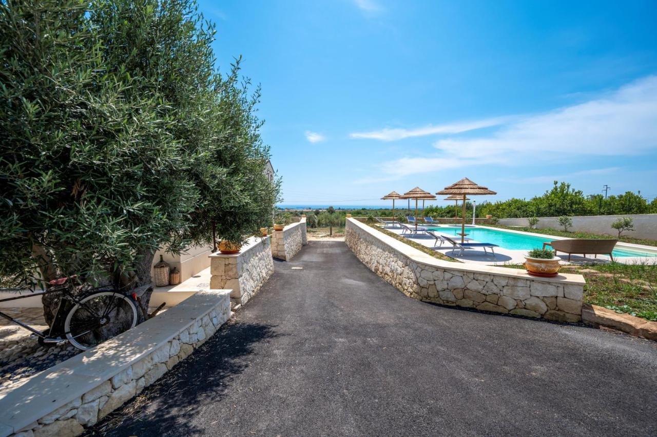Villa Carmiano Luxury Bedrooms In Avola In The Province Of Syracuse With Spa And Swimming Pool And Wonderful Seaview المظهر الخارجي الصورة