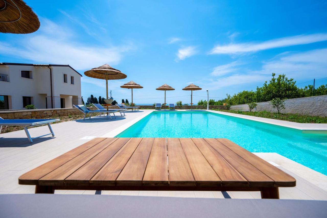 Villa Carmiano Luxury Bedrooms In Avola In The Province Of Syracuse With Spa And Swimming Pool And Wonderful Seaview المظهر الخارجي الصورة