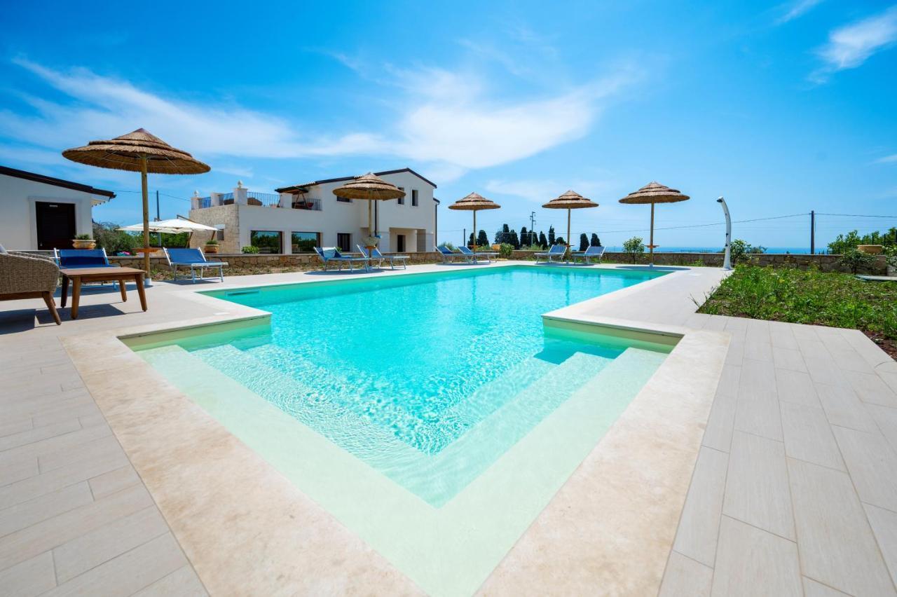 Villa Carmiano Luxury Bedrooms In Avola In The Province Of Syracuse With Spa And Swimming Pool And Wonderful Seaview المظهر الخارجي الصورة