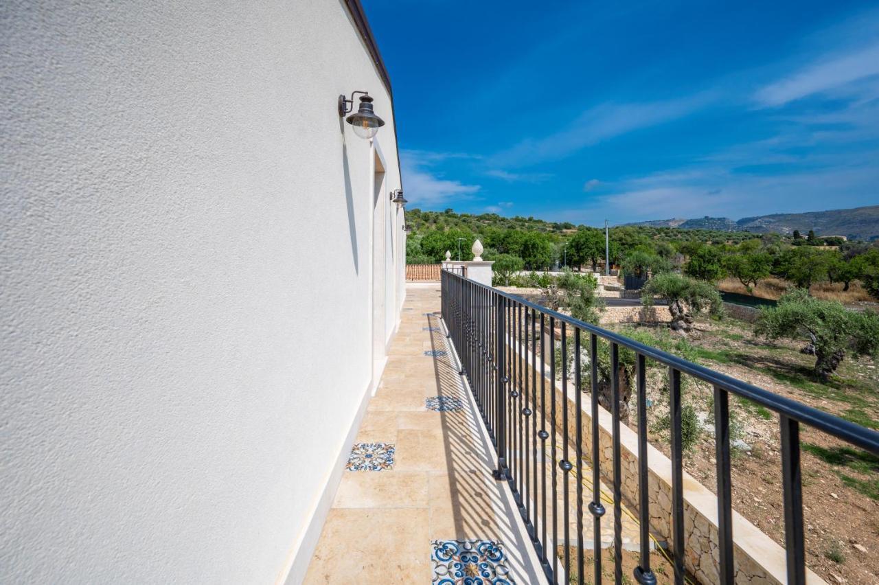 Villa Carmiano Luxury Bedrooms In Avola In The Province Of Syracuse With Spa And Swimming Pool And Wonderful Seaview المظهر الخارجي الصورة