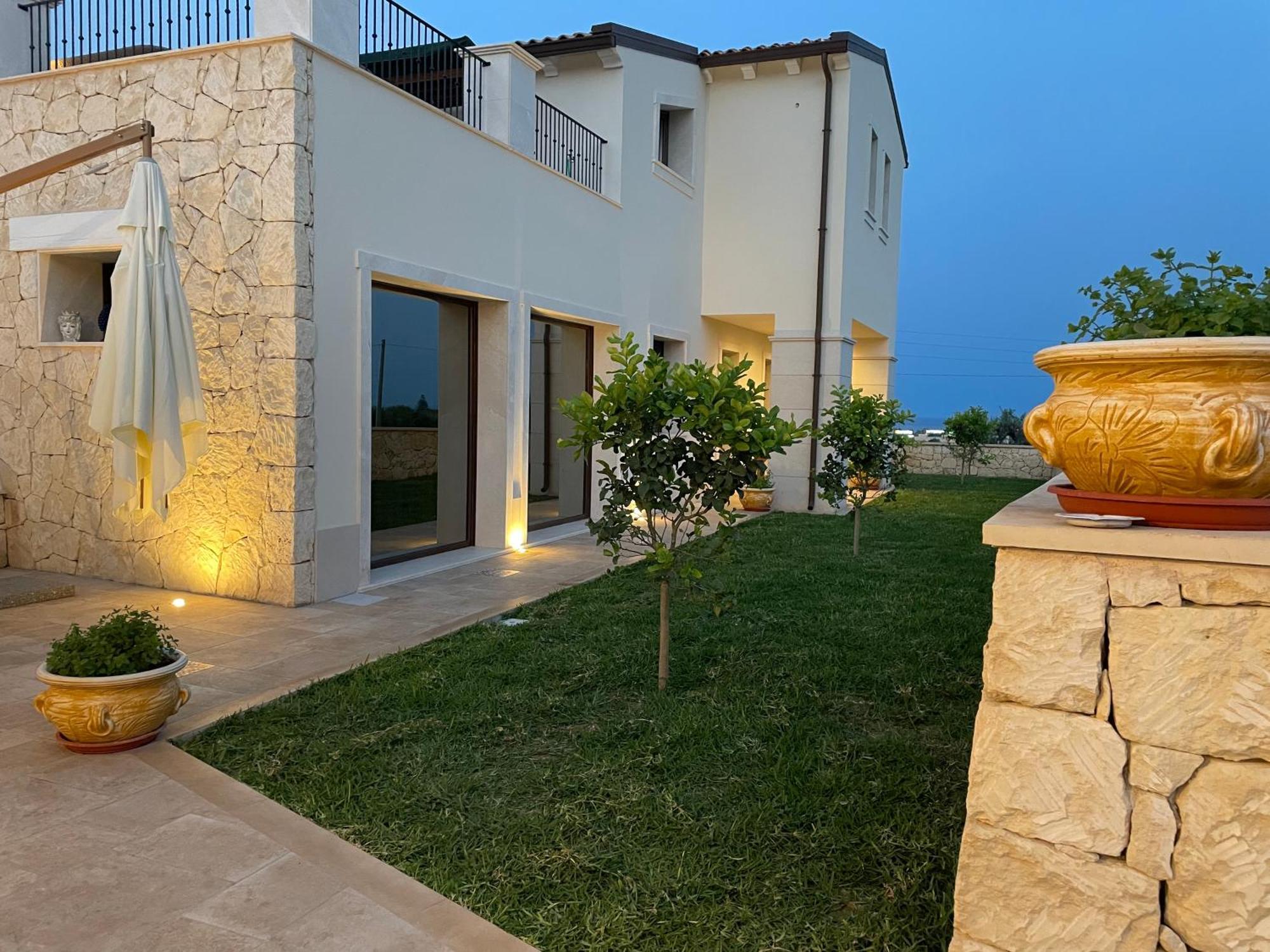 Villa Carmiano Luxury Bedrooms In Avola In The Province Of Syracuse With Spa And Swimming Pool And Wonderful Seaview المظهر الخارجي الصورة